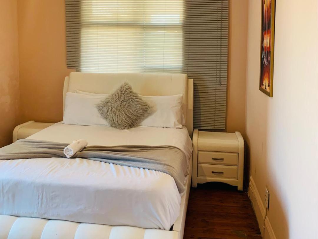 شرق لندن Palm Heaven B&B المظهر الخارجي الصورة
